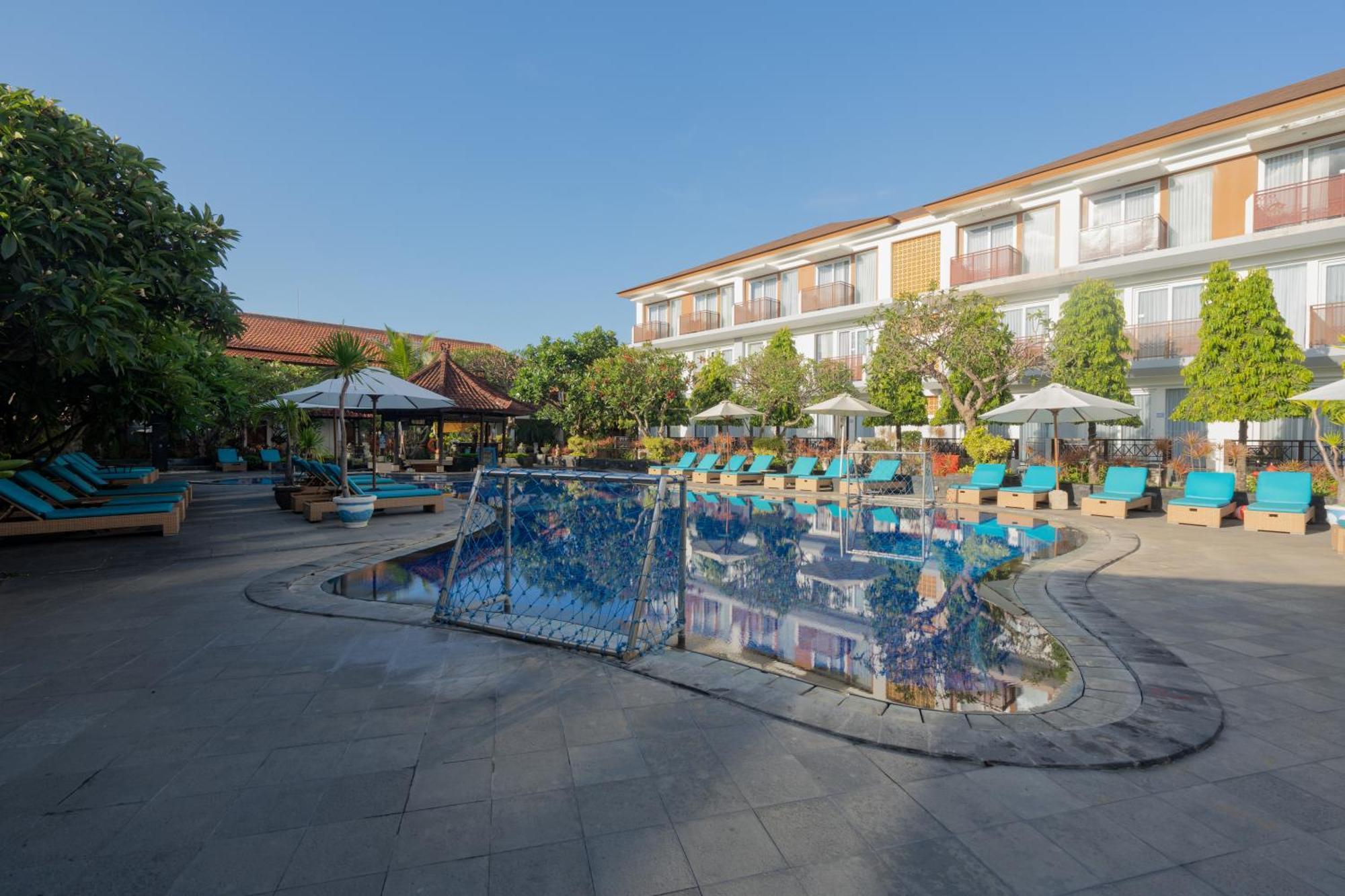 Kuta Beach Club Hotel Екстер'єр фото