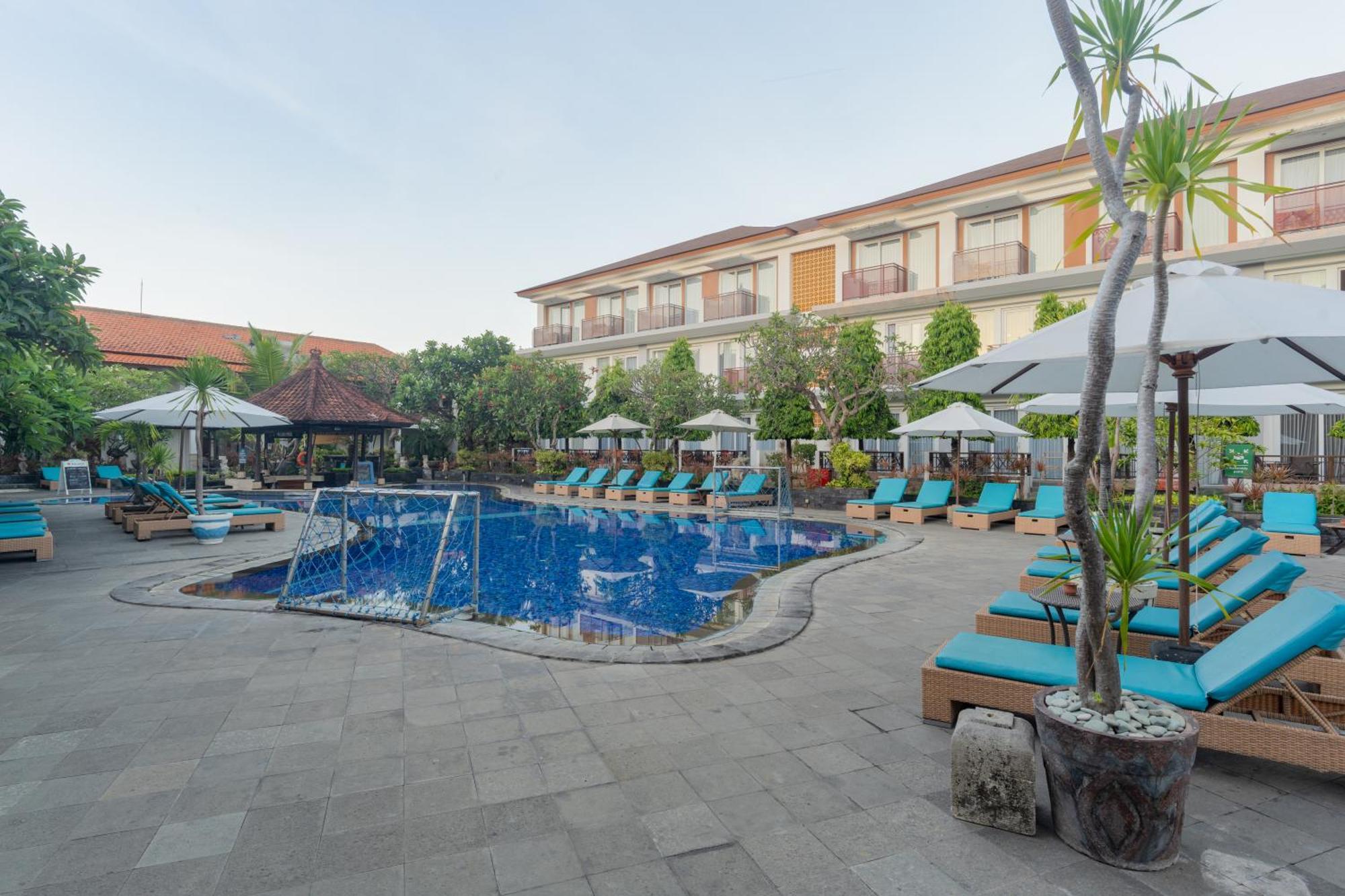 Kuta Beach Club Hotel Екстер'єр фото